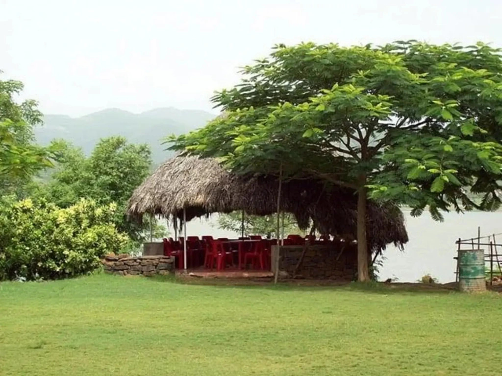 The Lakewoods Retreat