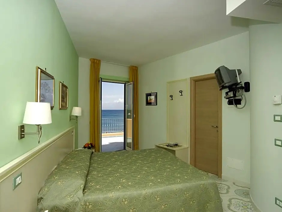 Standard room with sea view