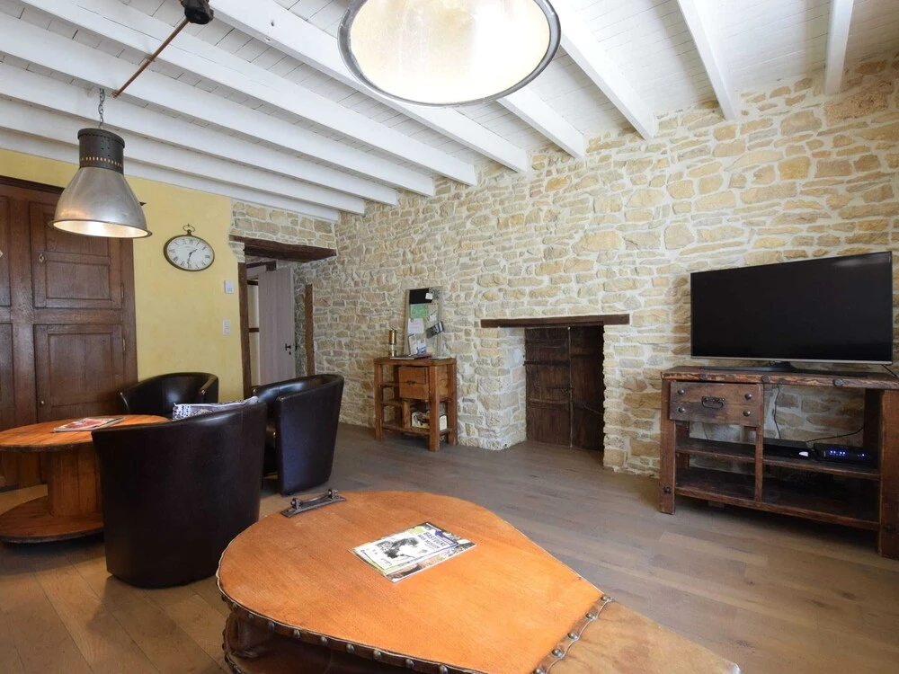 Lavish Holiday Home in Chassepierre With Terrace - фото 12