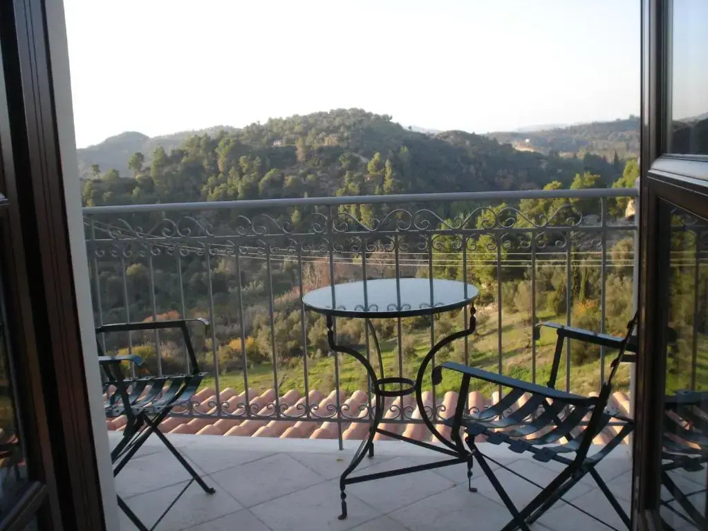 Standard Double room with balcony and with mountain view (full double bed)