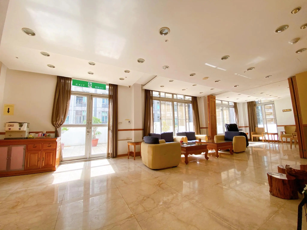 Lobby & Reception