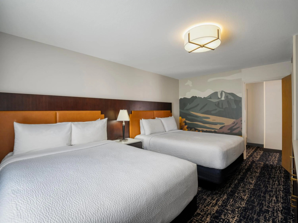 Gray Wolf Inn & Suites — 2