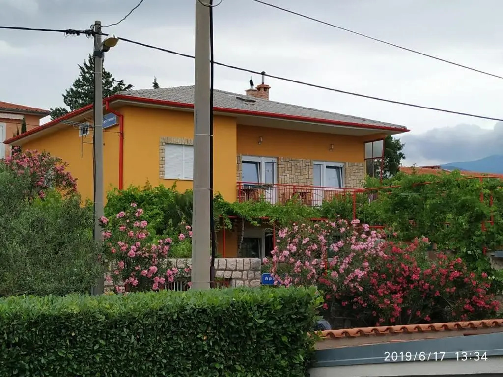 Apartments Maricic 200 meters from the Sea