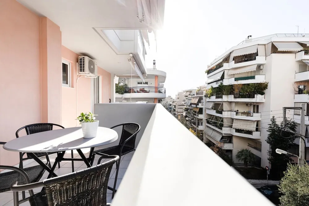 Ideal 1 BR Apartment in Petralona