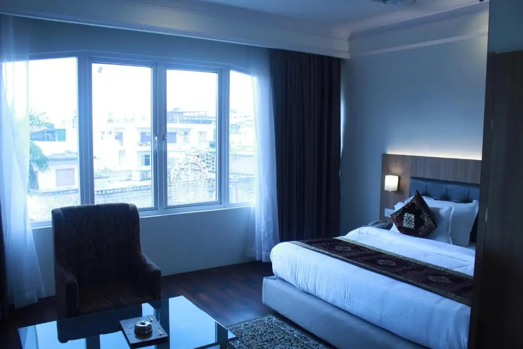 Deluxe Double room (full double bed)