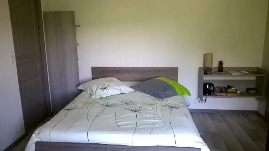 Voir la photo 2 — chambre chez mamie do
