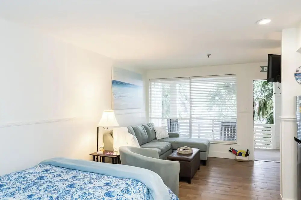 Newly Renovated Sunsuite! Centrally Located With Resort Access!