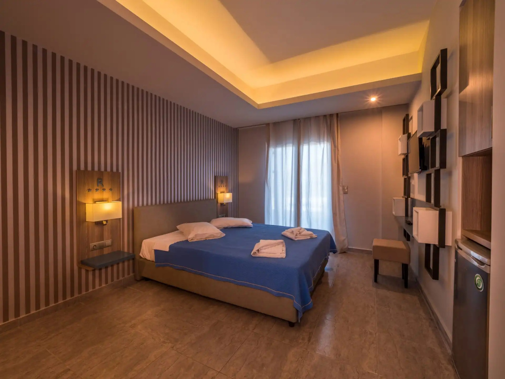 Deluxe Double room with sea view (full double bed)