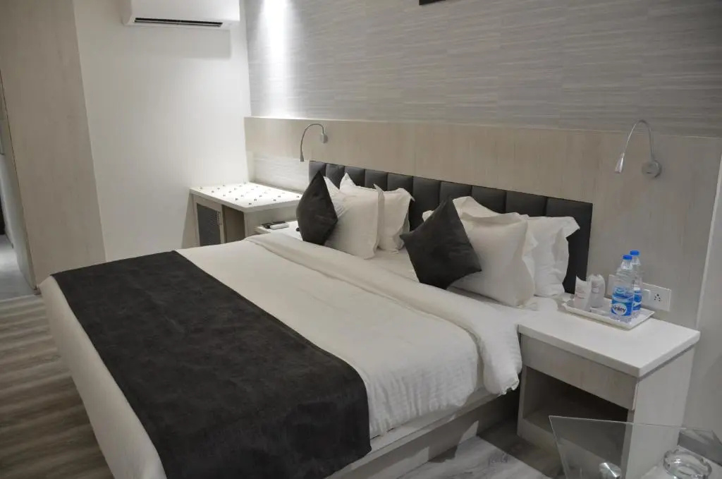 Deluxe Double room (full double bed)