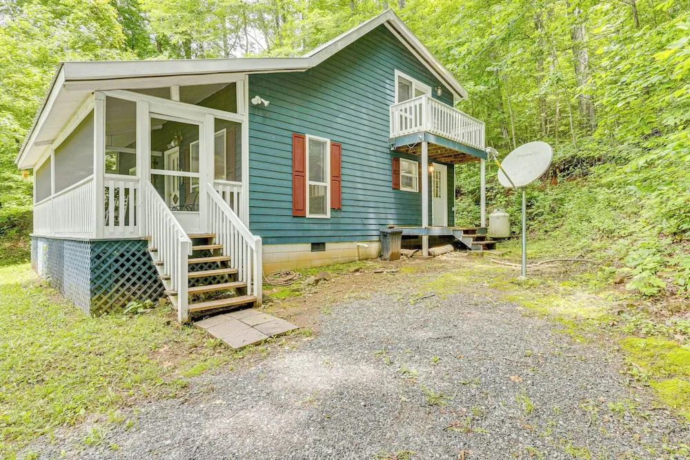Secluded Cabin w/ Porch - 7 Miles to Lake Chatuge!