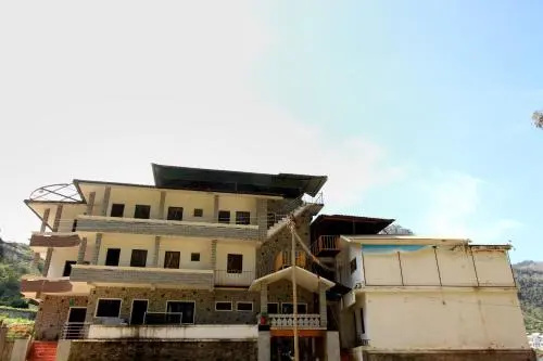 OYO 27770 Santhi Ayurveda Resort