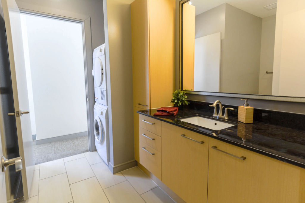 1 Bed Downtown Apt With Great Wifi!