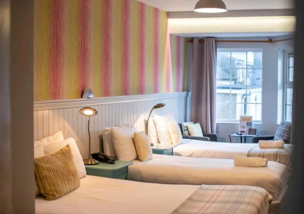 Standard Triple room