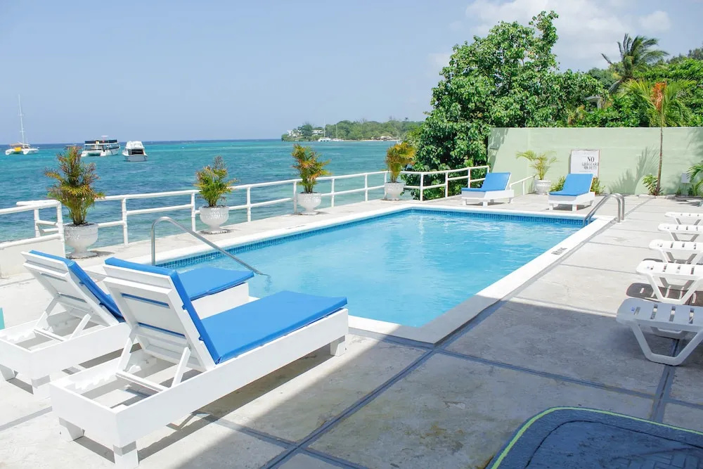 Deluxe Quadruple room with balcony and with sea view