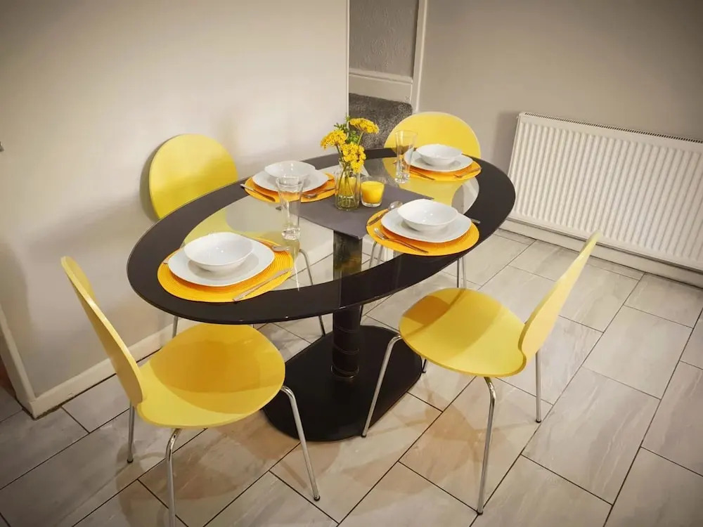 Sunflower Suite under Sasco Apartments - фото 12