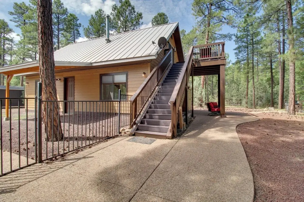 1 Mi to Rainbow Lake: Wooded Retreat w/ Deck!