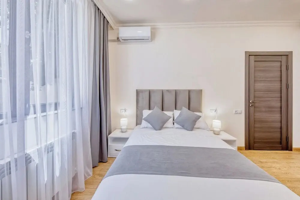 Standard Double room with balcony and with courtyard view (full double bed)