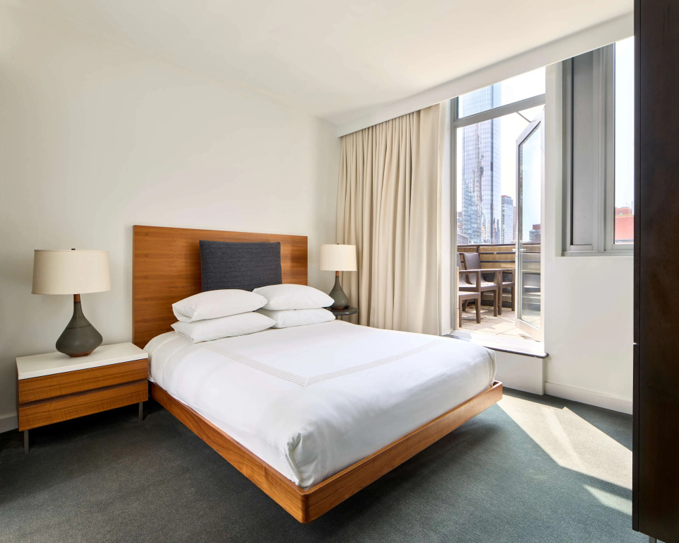 Deluxe Double room with city view (full double bed)