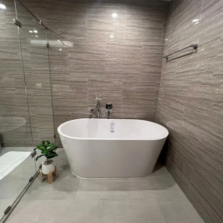 4 Bedrooms Apartment