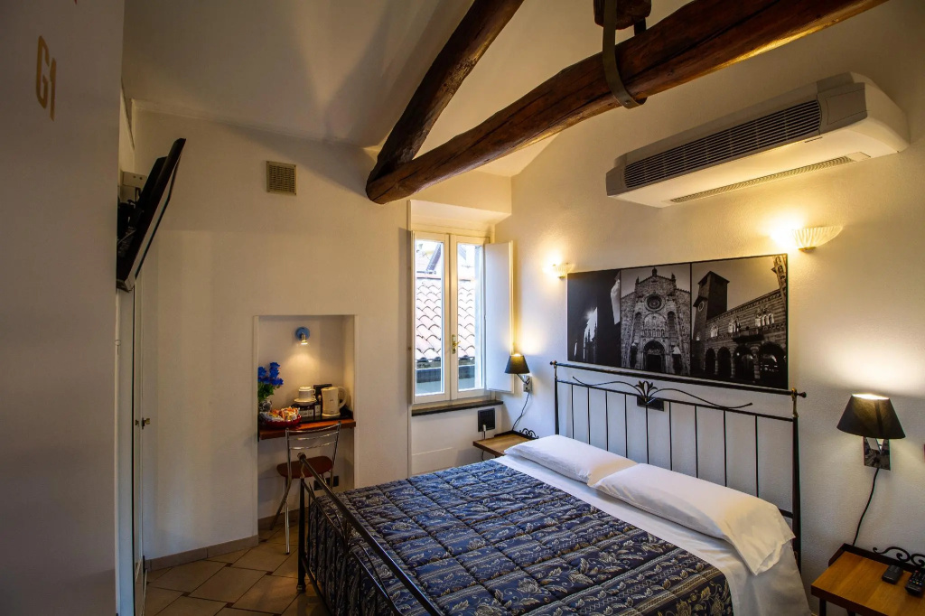 Standard Double room (full double bed)