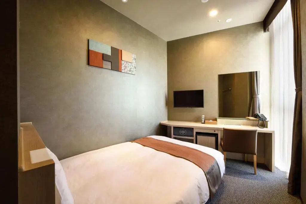 Double room (full double bed)