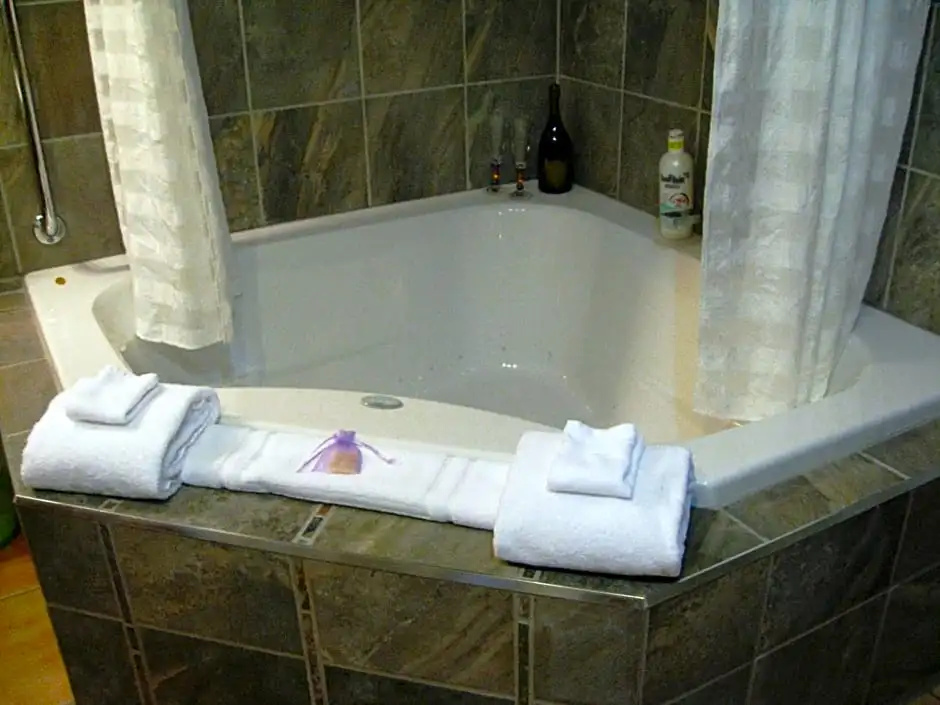 Luxury Double room (full double bed)