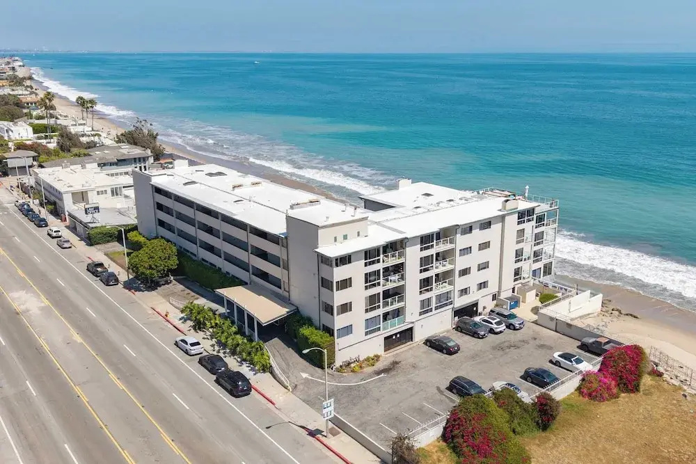 Oceanfront Gem w/ Balcony, Pool, Hot Tub & Carbon Beach Access Bluewater Haven by Avantstay