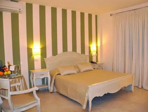 Classic Double room (full double bed)