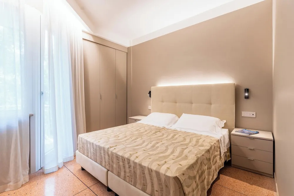 Comfort room with balcony