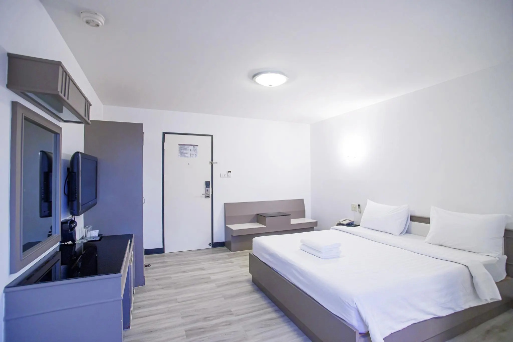 Standard Double room (full double bed)