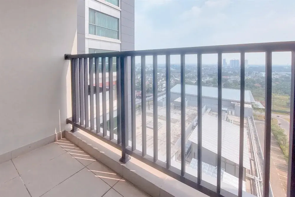 Modern Look 1Br Without Living Room At Bintaro Embarcadero Apartment