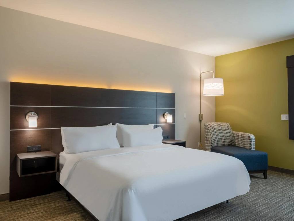 Holiday Inn Express & Suites Watertown by IHG — фото 6