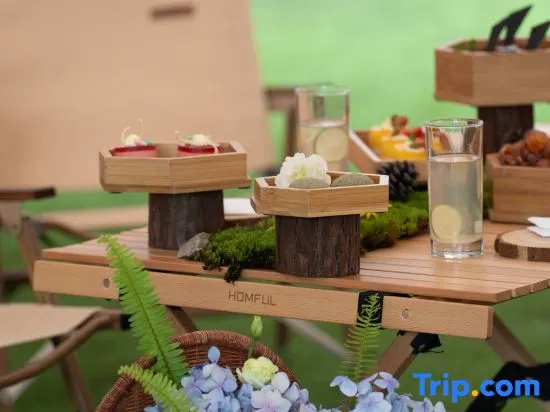 Food & Beverage