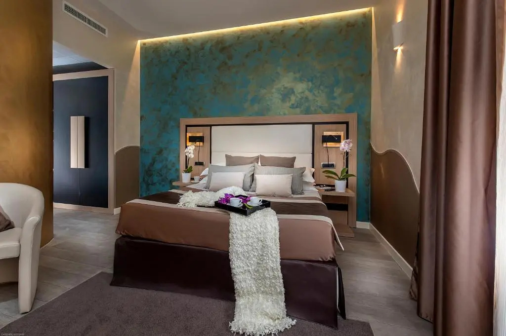 Deluxe Double room (full double bed)