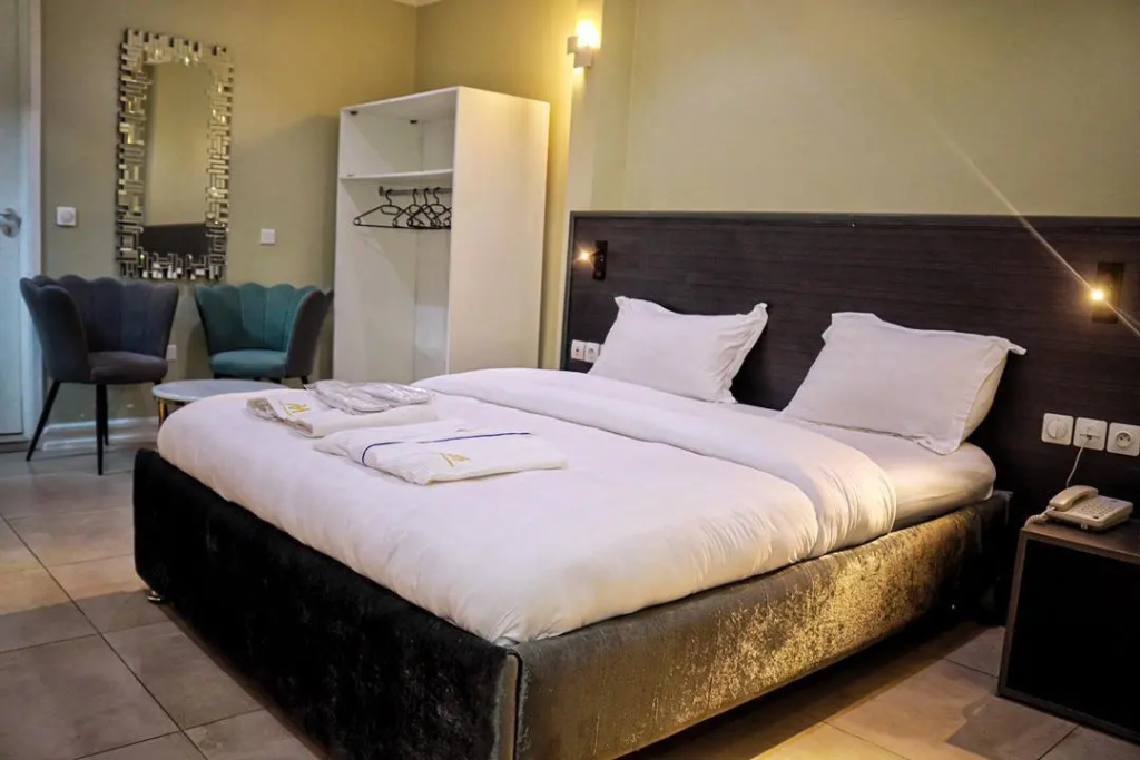 Double Suite (full double bed)