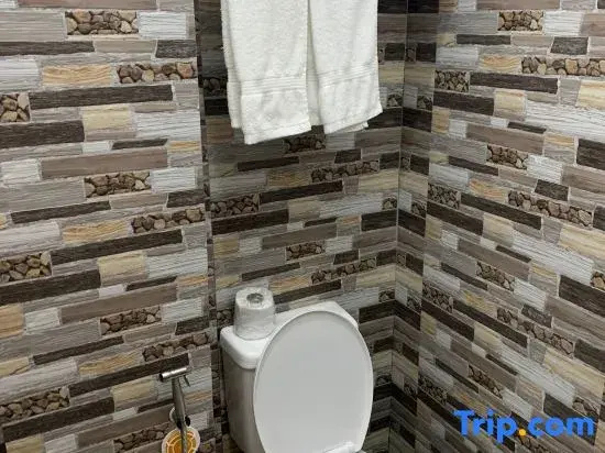 Rm 102 Studiotype apt in hensonville near SM/clark