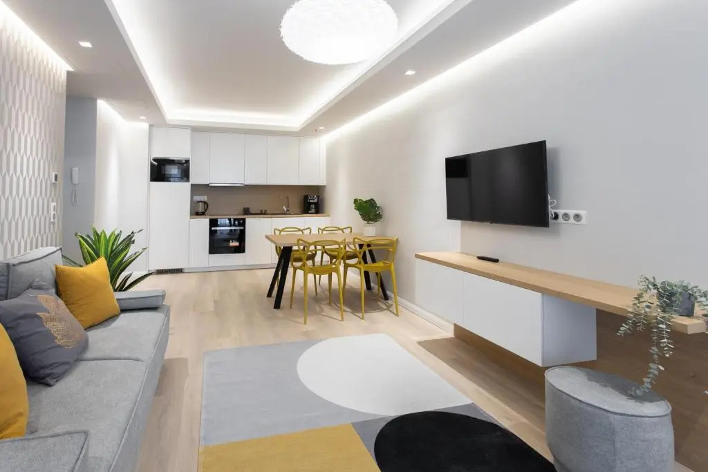 2 Bedrooms Apartment