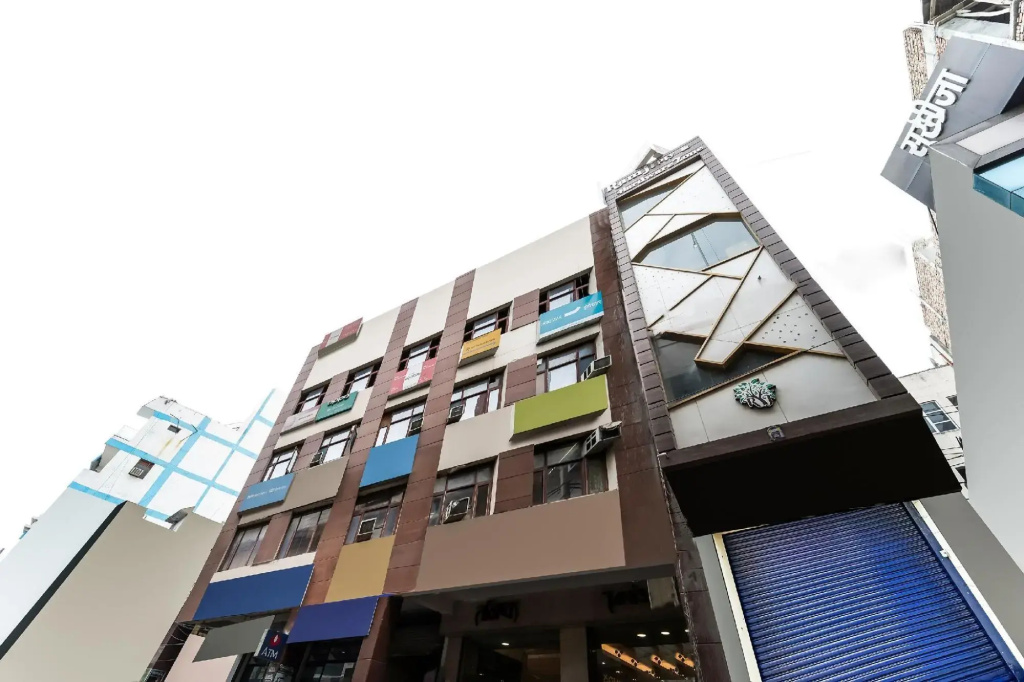 Hotel Landlord by OYO Rooms