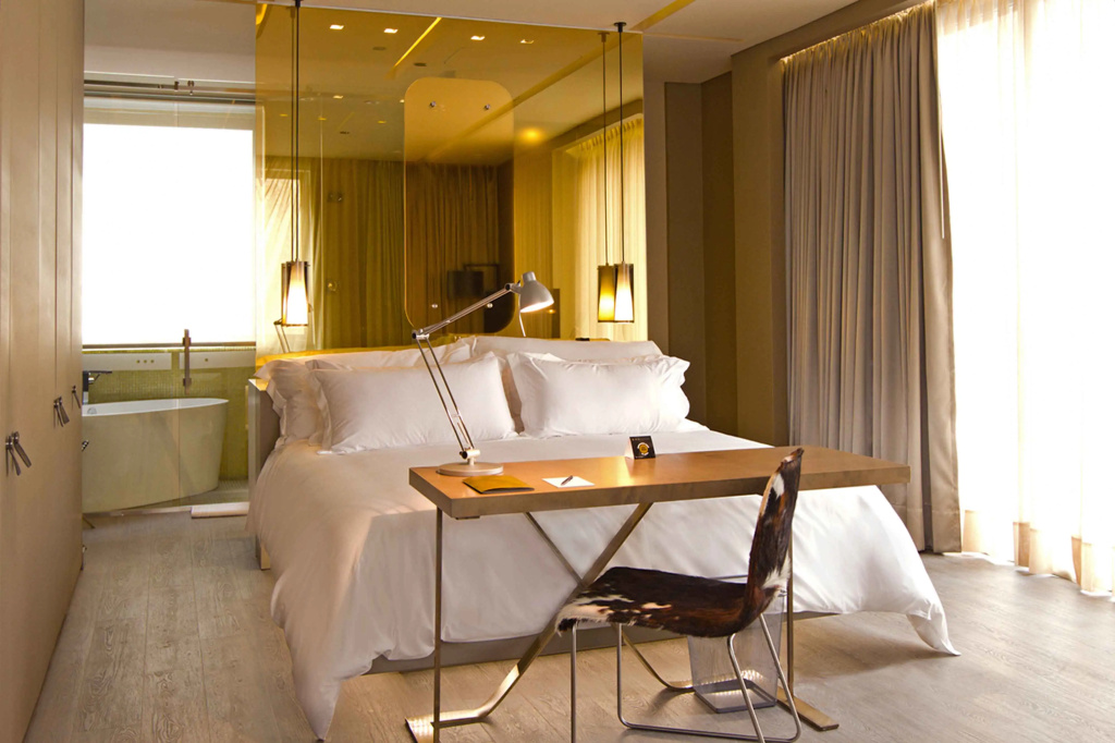 Business Double room (full double bed)