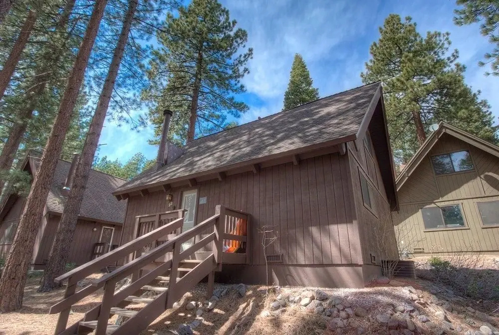 Cozy Mountain Hideaway 3 Bedroom Home by RedAwning