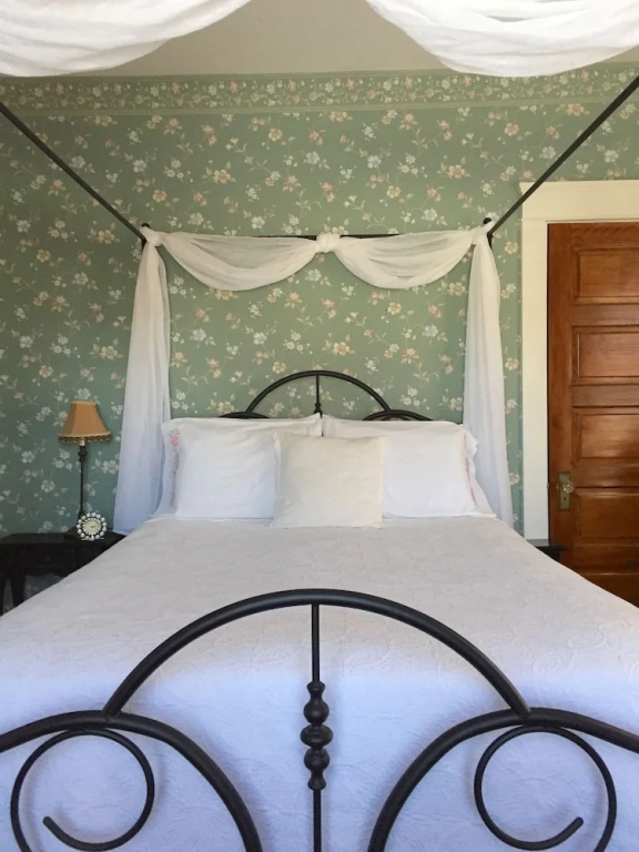 Deluxe Double room with garden view (full double bed)