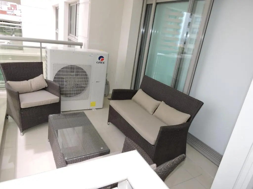 4 Bedrooms Apartment