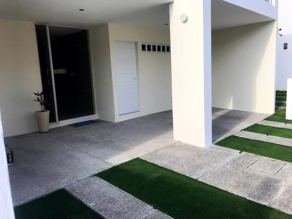 Luxury House With all the Amenities Gym Seg Aa cal Pool Tv Wifi