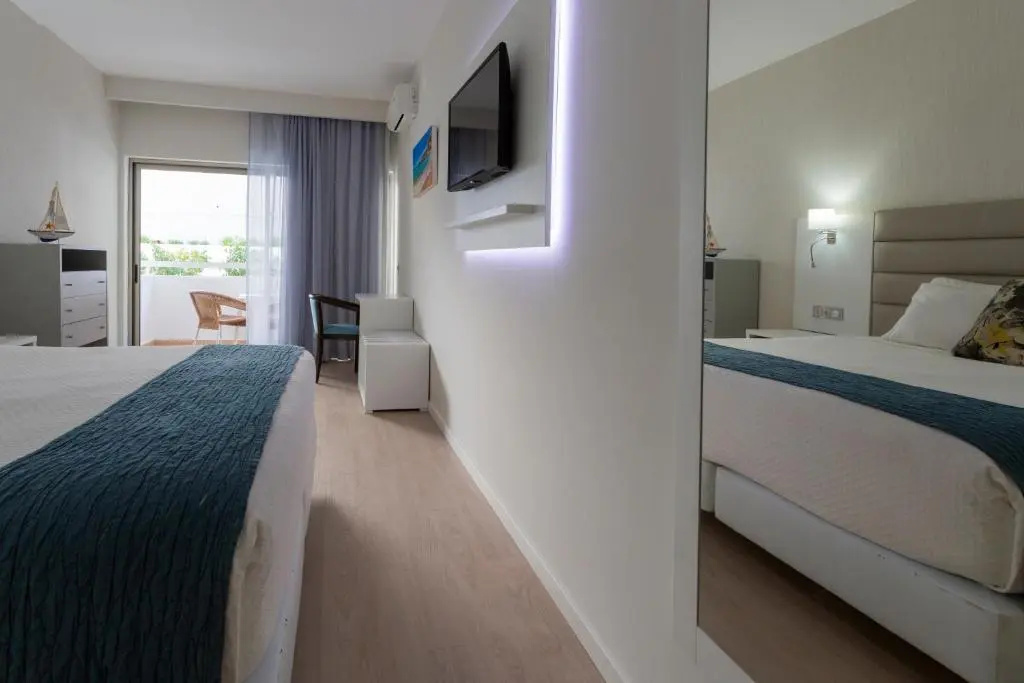 Carvi Beach Hotel - Chambres