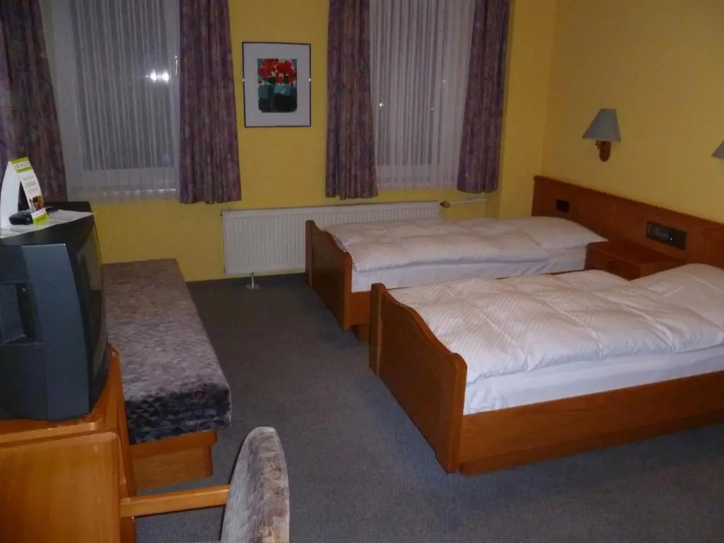 Standard Triple room