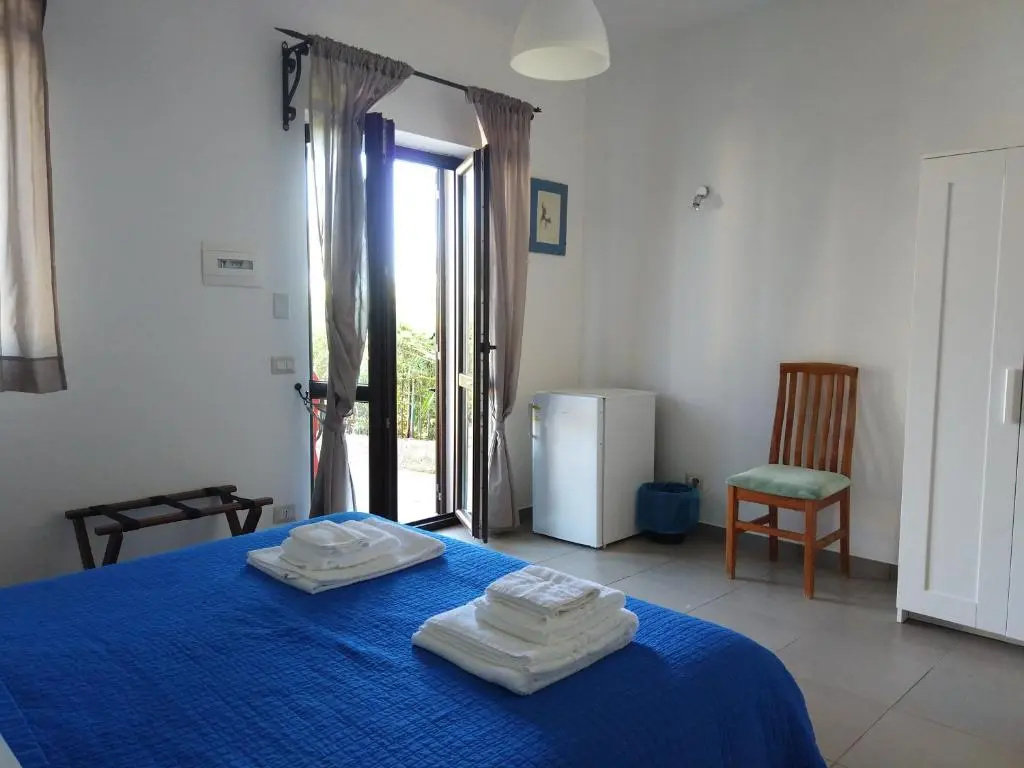 Standard Double room with sea view (full double bed)
