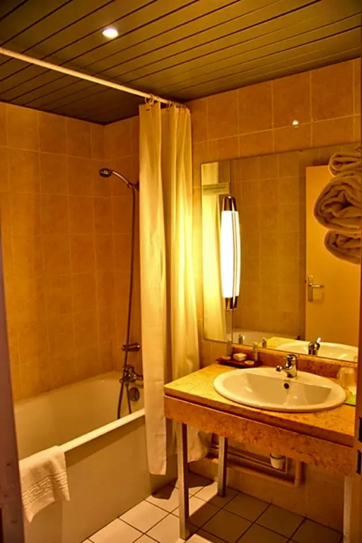 Logis Lyon Est - Chambres