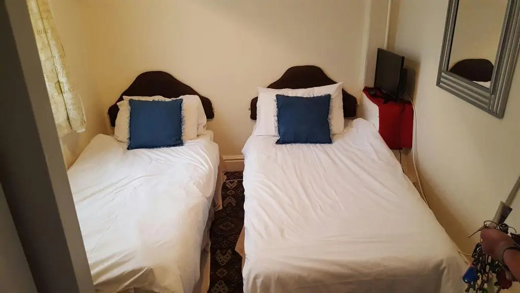 The Hollingdales Hotel - фото 4