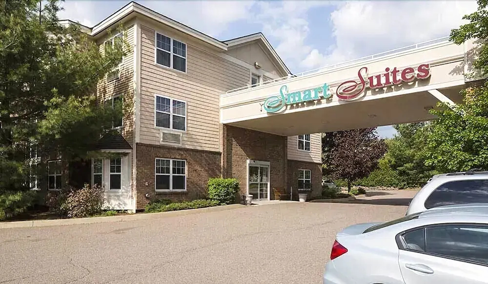Independent Smart Suites on the Hill