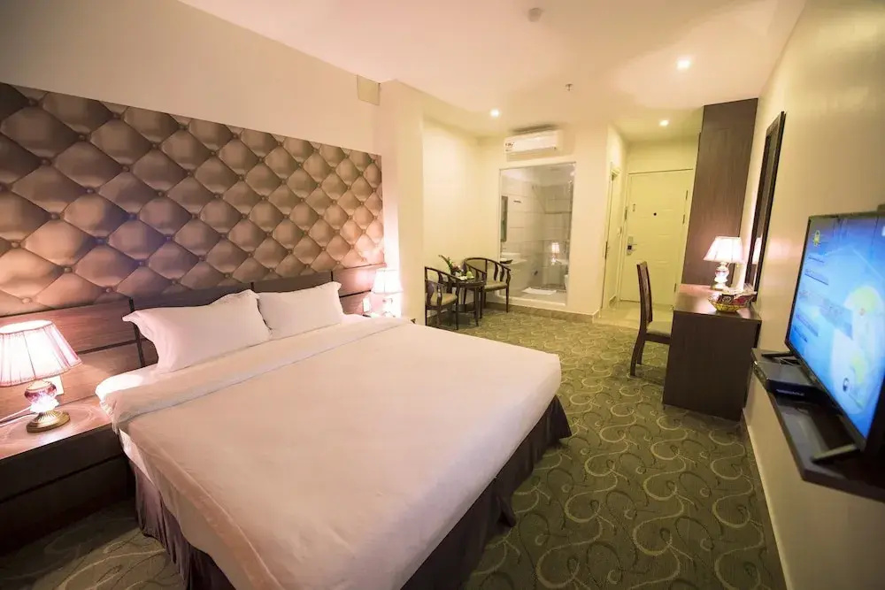 Standard Double room with city view (full double bed)